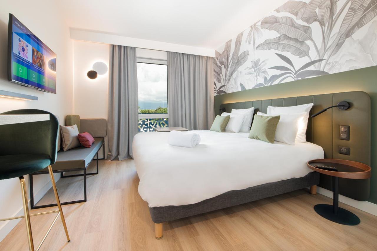 Hotel Campanile Smart Lyon Est - Eurexpo Bron Aviation Saint-Priest  Exterior foto